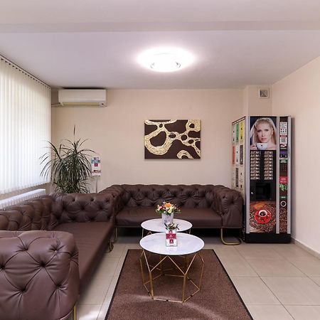 Family Hotel Madrid Σόφια Εξωτερικό φωτογραφία