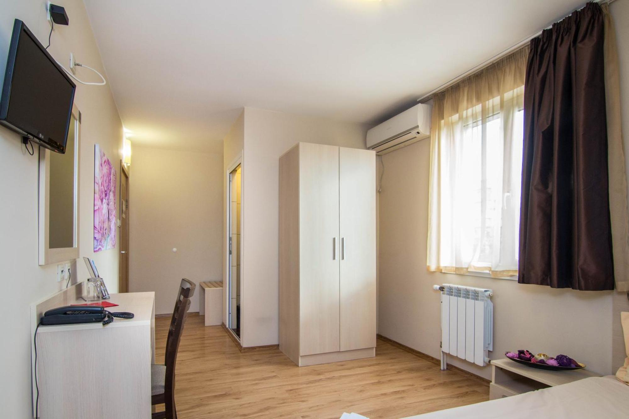Family Hotel Madrid Σόφια Εξωτερικό φωτογραφία
