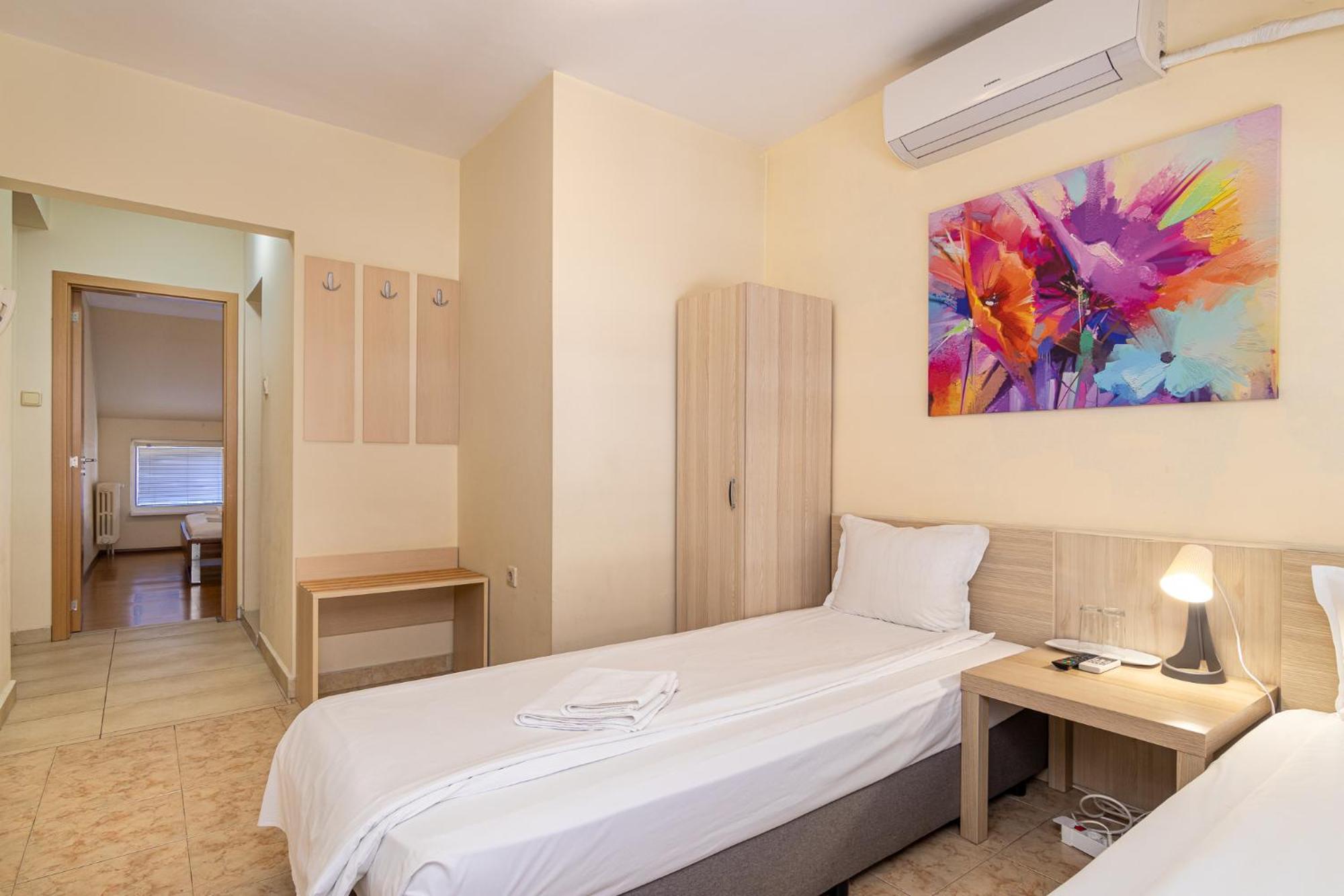 Family Hotel Madrid Σόφια Εξωτερικό φωτογραφία