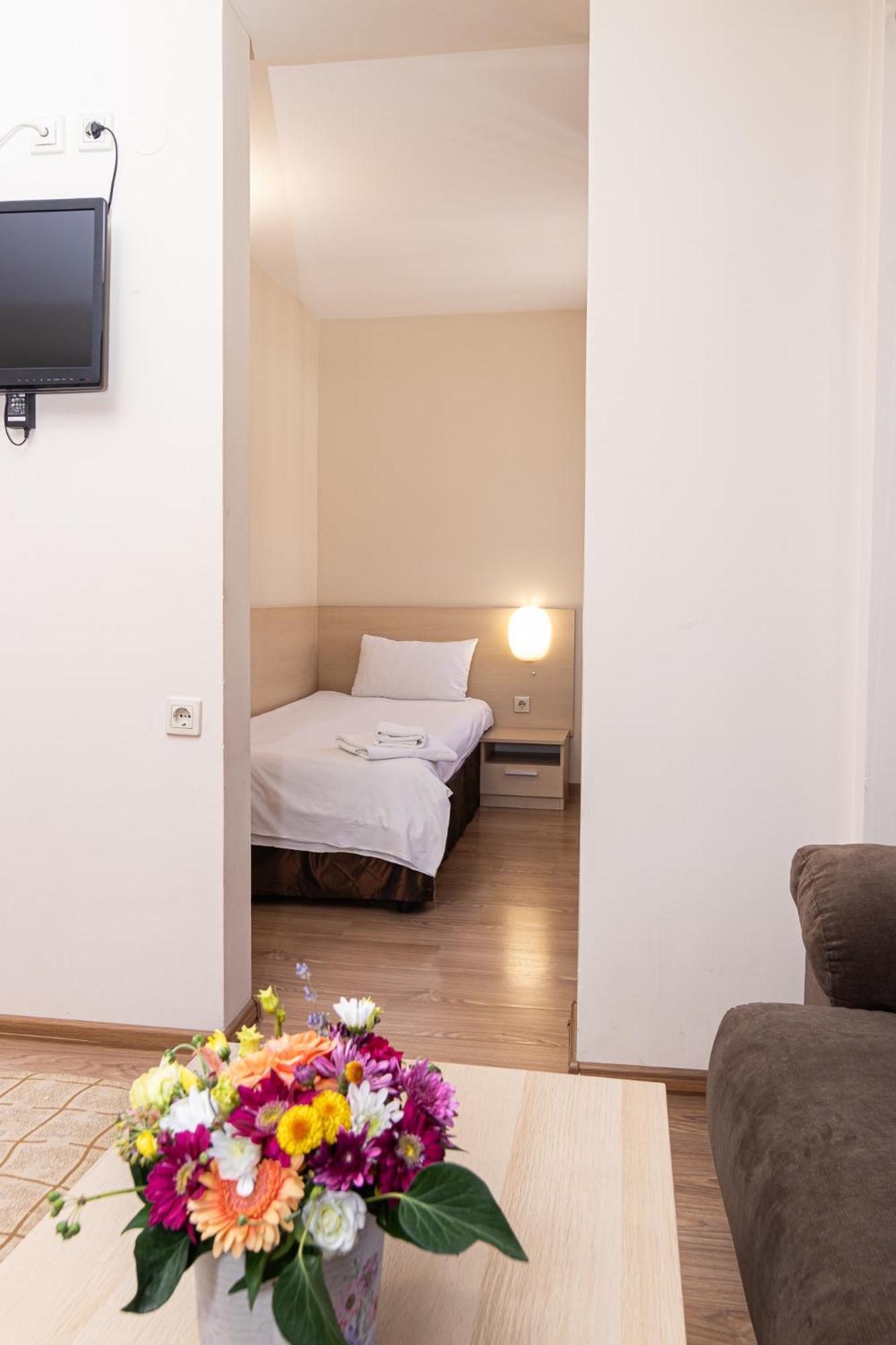 Family Hotel Madrid Σόφια Εξωτερικό φωτογραφία