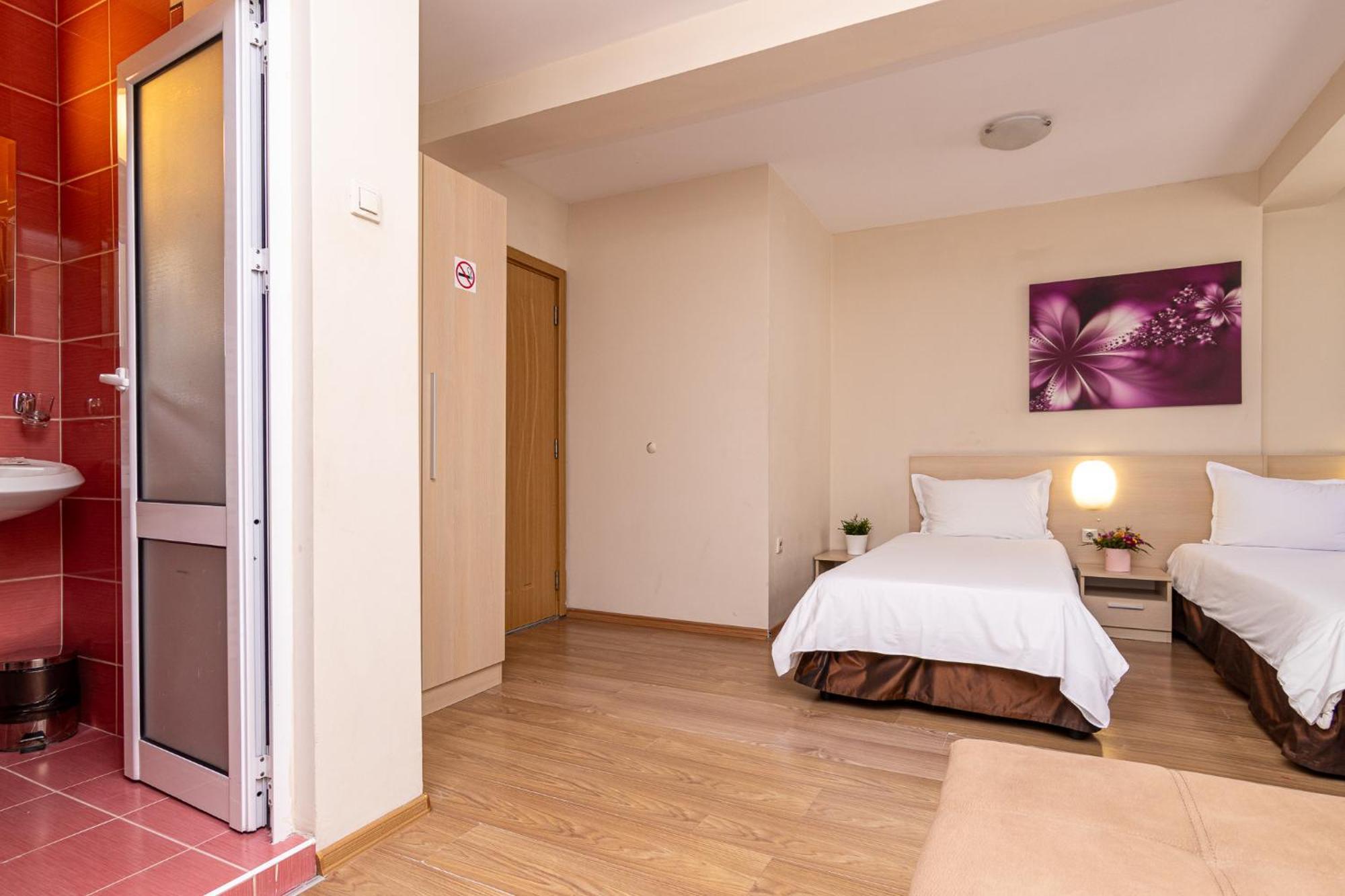 Family Hotel Madrid Σόφια Εξωτερικό φωτογραφία