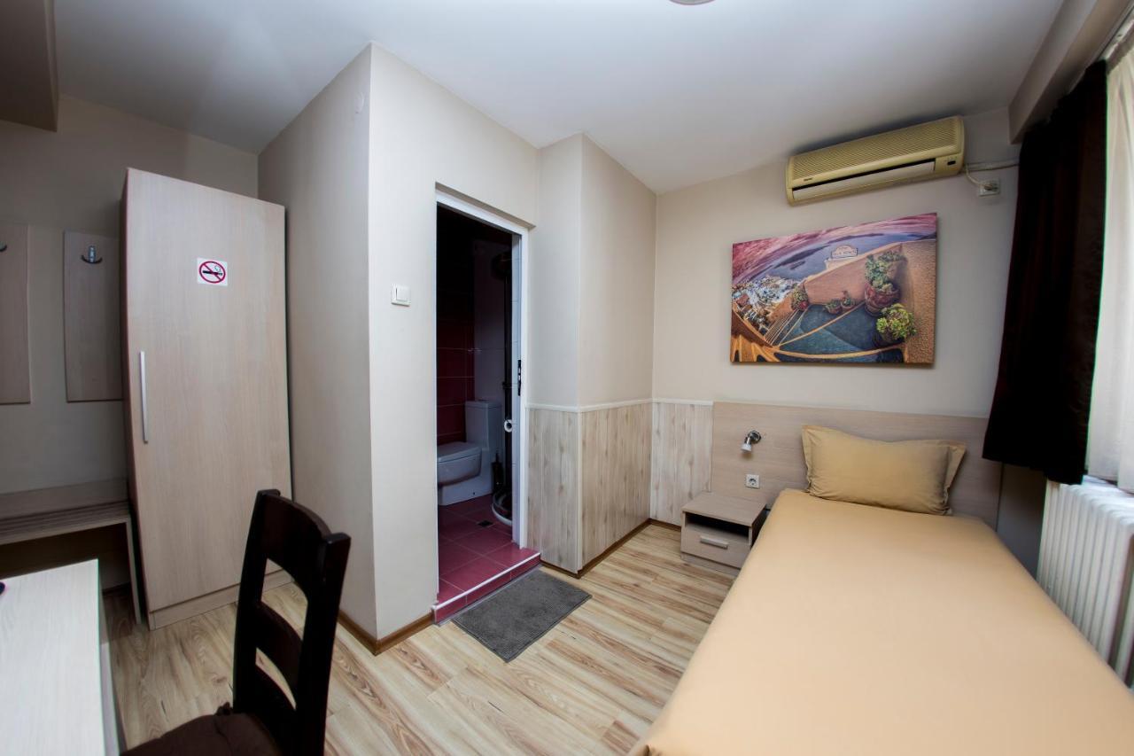 Family Hotel Madrid Σόφια Εξωτερικό φωτογραφία