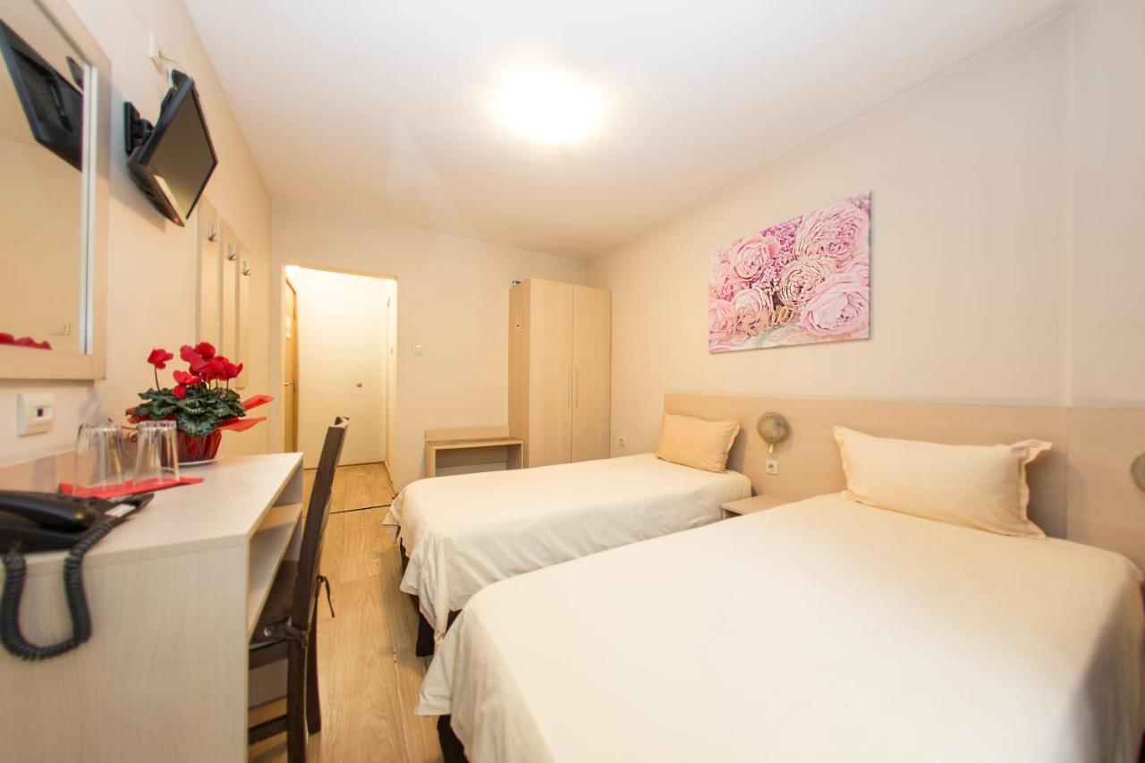 Family Hotel Madrid Σόφια Εξωτερικό φωτογραφία