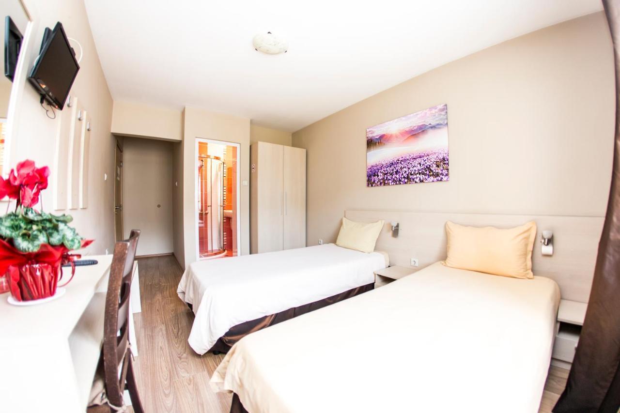 Family Hotel Madrid Σόφια Εξωτερικό φωτογραφία