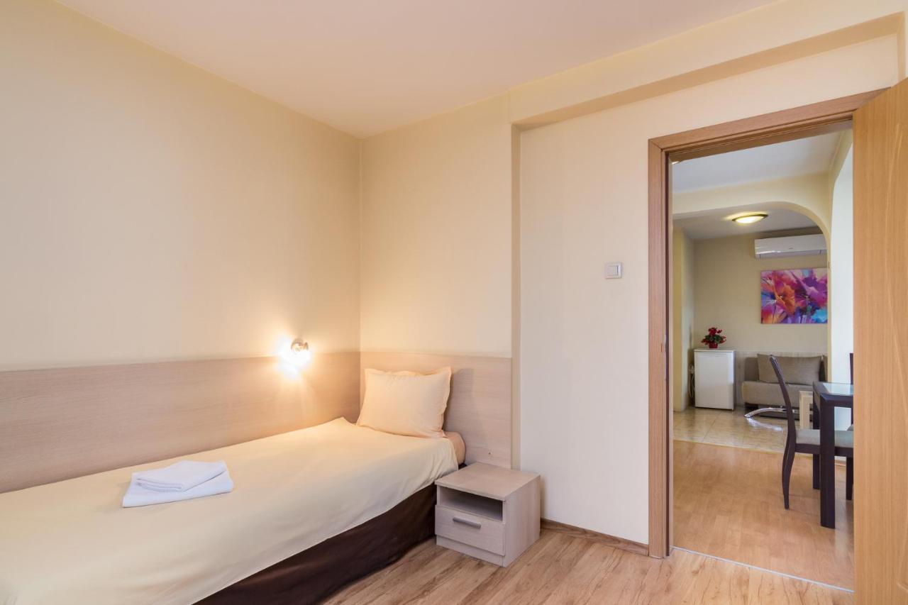 Family Hotel Madrid Σόφια Εξωτερικό φωτογραφία