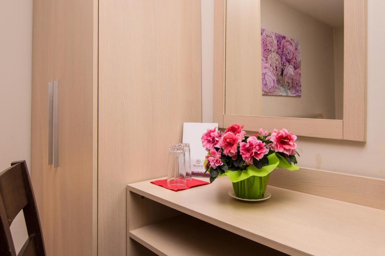 Family Hotel Madrid Σόφια Εξωτερικό φωτογραφία